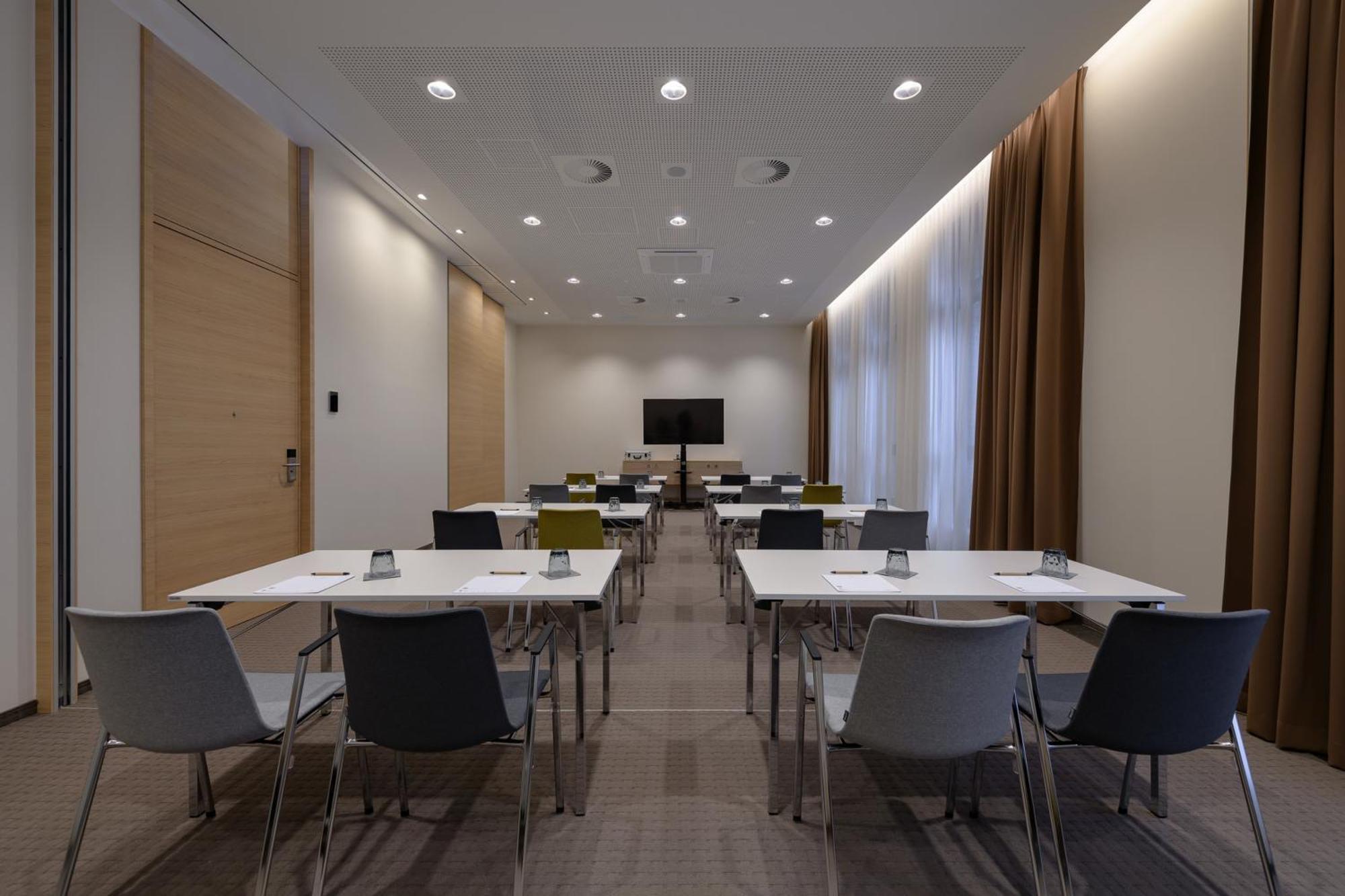 Hotel Intercityhotel 3*